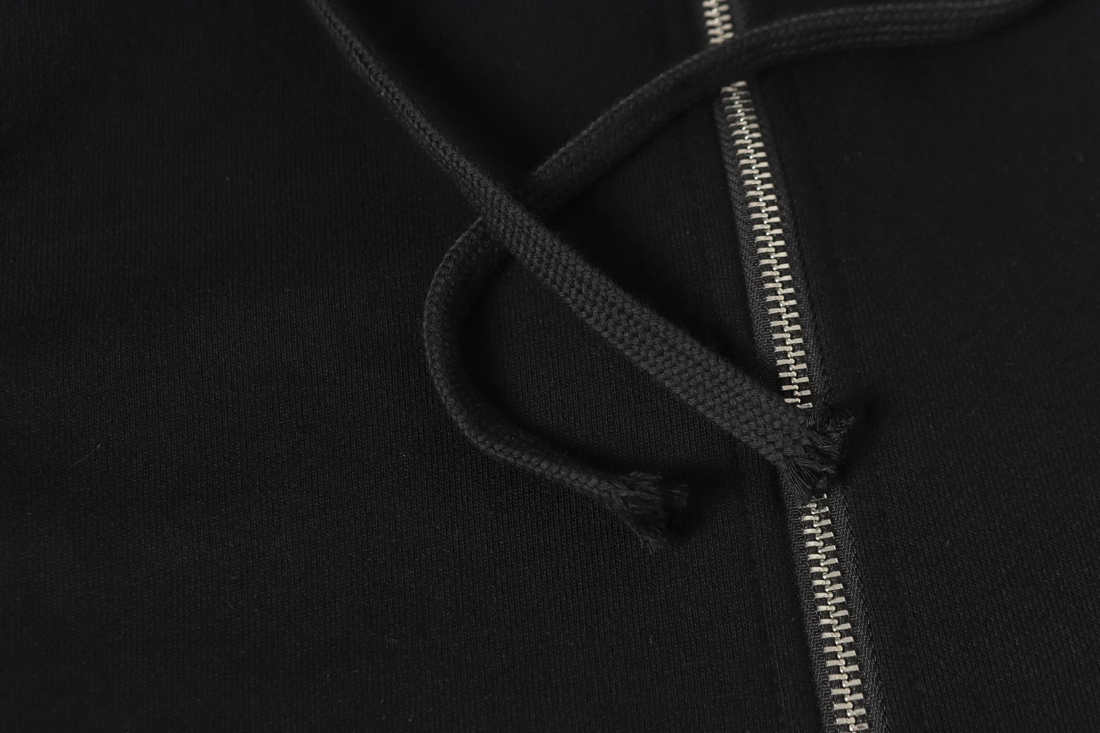 P250 Cross-border running quantity model, please do not place an order if you pursue quality - Chrome Hearts/Chrome Hearts hot stamping Sanskrit printed zipper sweatshirt cardigan jacket - High weight, high density and high quality. The wool is soft, delicate and skin-friendly. Soft and silky to the touch. Excellent warmth and skin-friendly properties. - Custom-woven and custom-dyed, no color difference. No matter the fabric or workmanship details, it is better than the ordinary version on the market. - Hardware zipper accessories are all customized, full of details - Color: black - Size: S M L XL